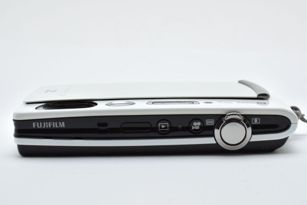 【美品】FUJIFILM FINEPIX Z1100EXR ホワイト　動作確認済