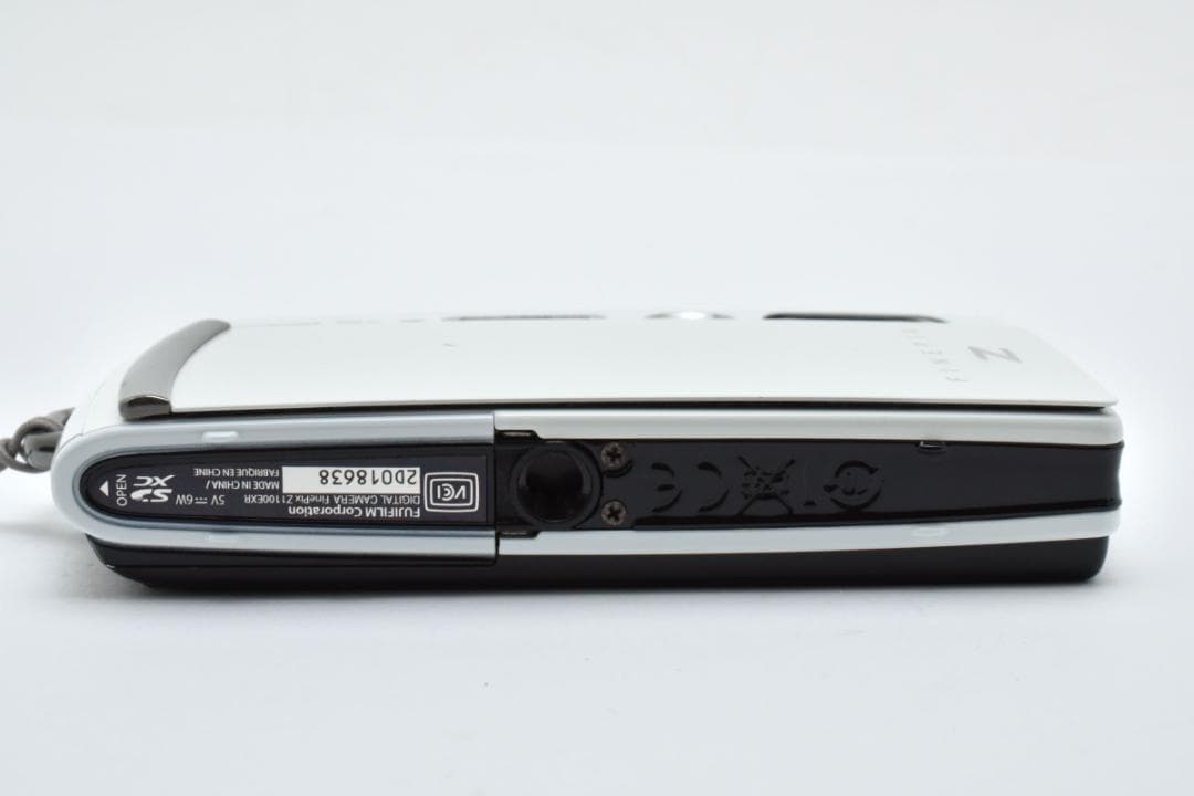 【美品】FUJIFILM FINEPIX Z1100EXR ホワイト　動作確認済