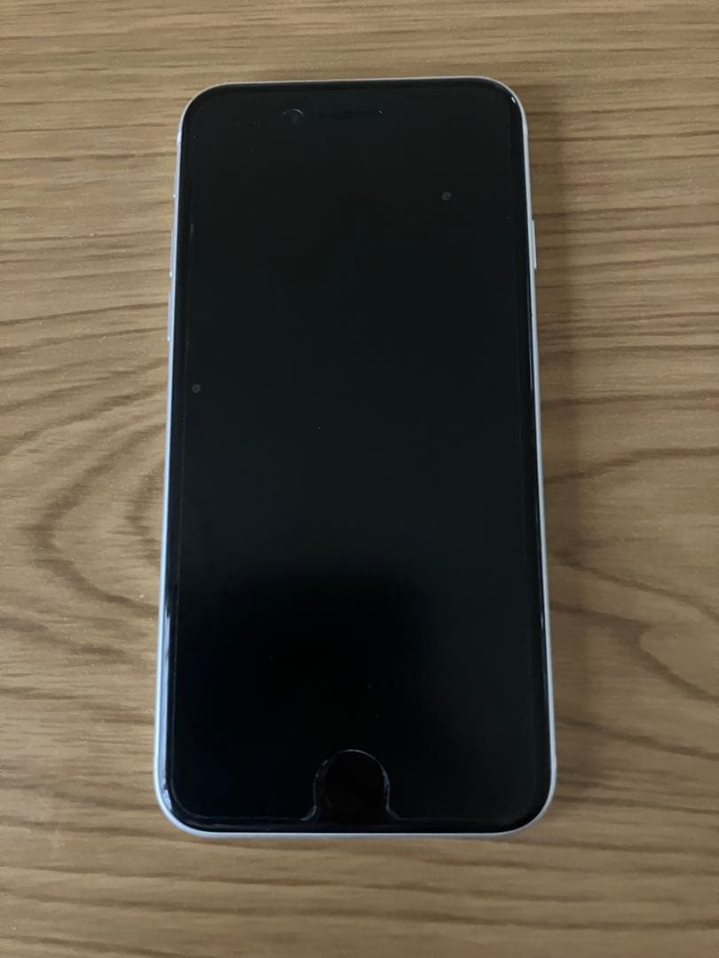 美品 iPhonese2 iPhone第2世代 本体 ホワイト 64GB 82%