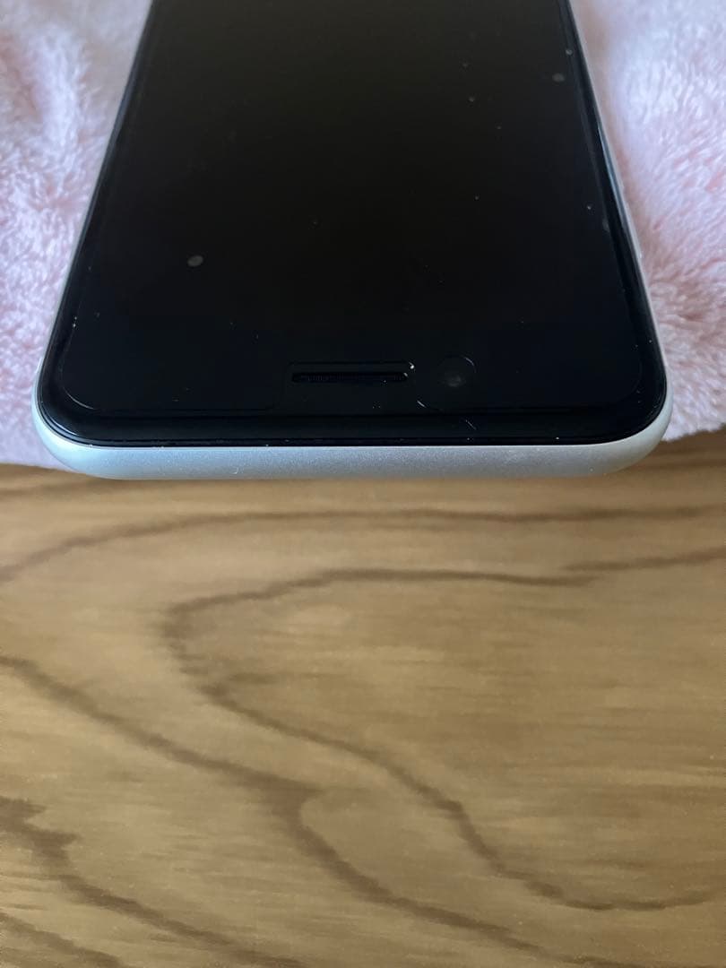 美品 iPhonese2 iPhone第2世代 本体 ホワイト 64GB 82%