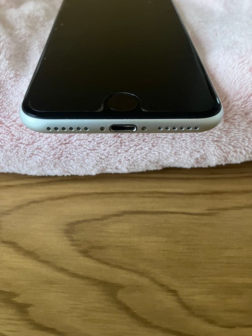 美品 iPhonese2 iPhone第2世代 本体 ホワイト 64GB 82%