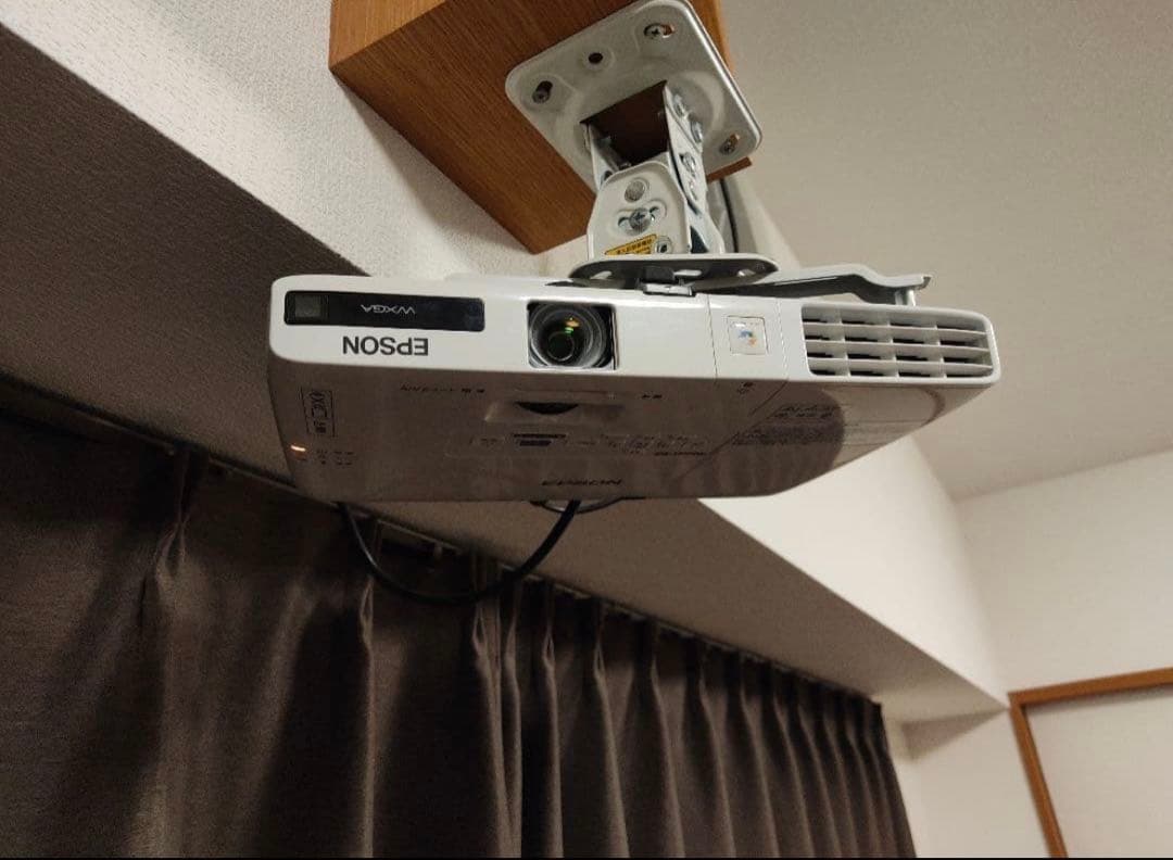 EPSON ホワイト プロジェクター本体