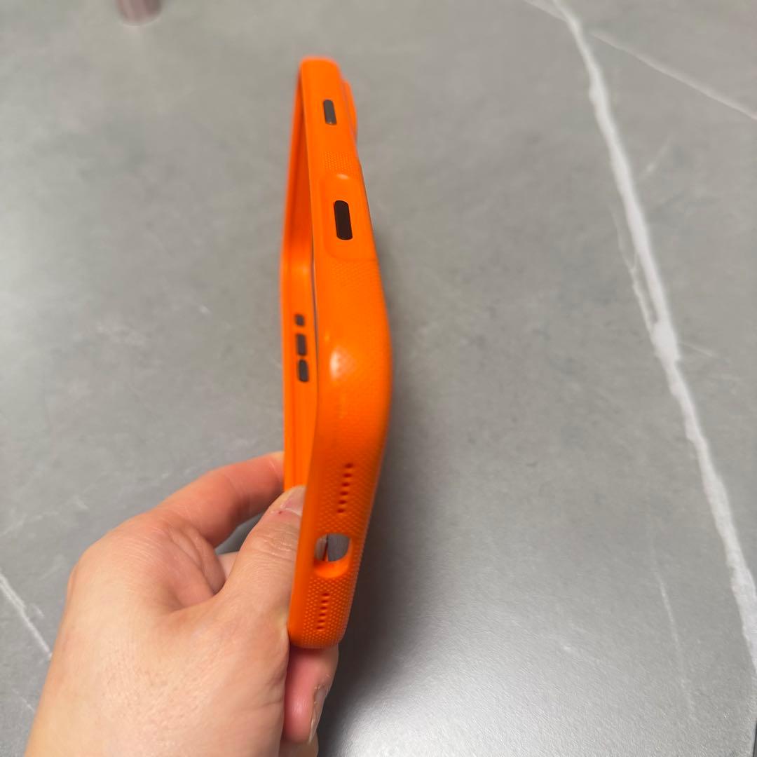 ⭐︎ぷりぷりさん専用⭐︎beats オレンジ iPhone17promax ケース