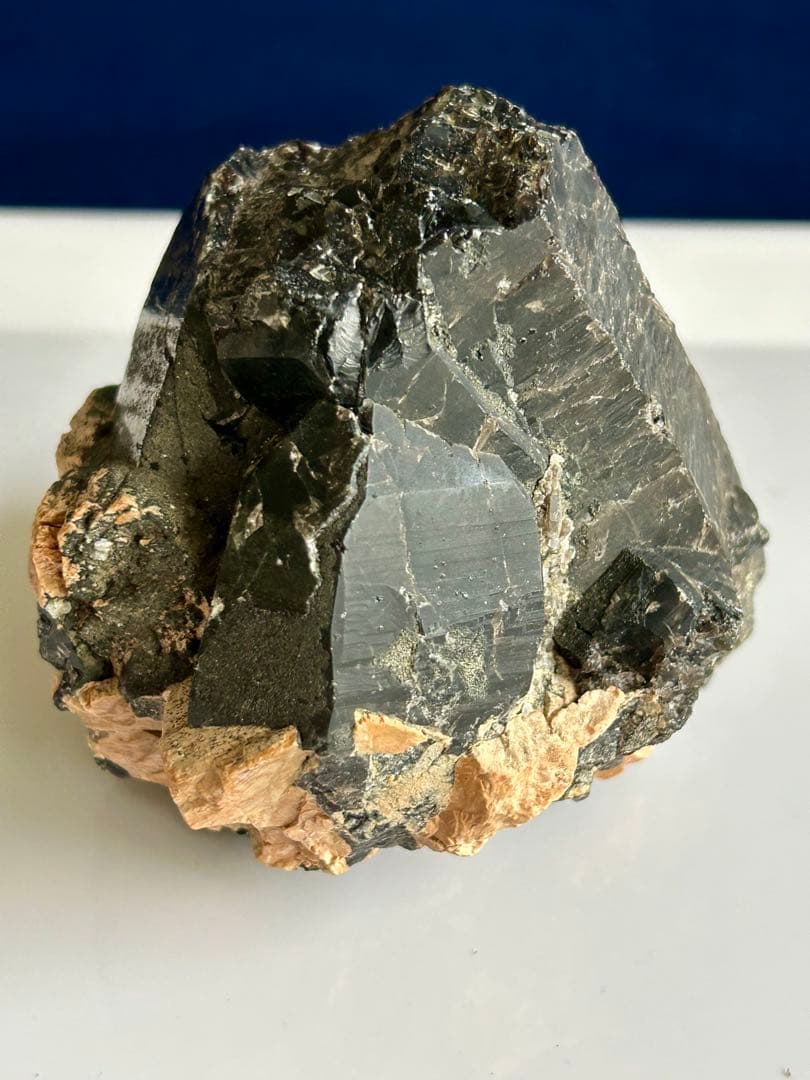 【超特大830g】強力な魔除けの石！ モリオン（黒水晶）クラスター/原石 鑑賞石