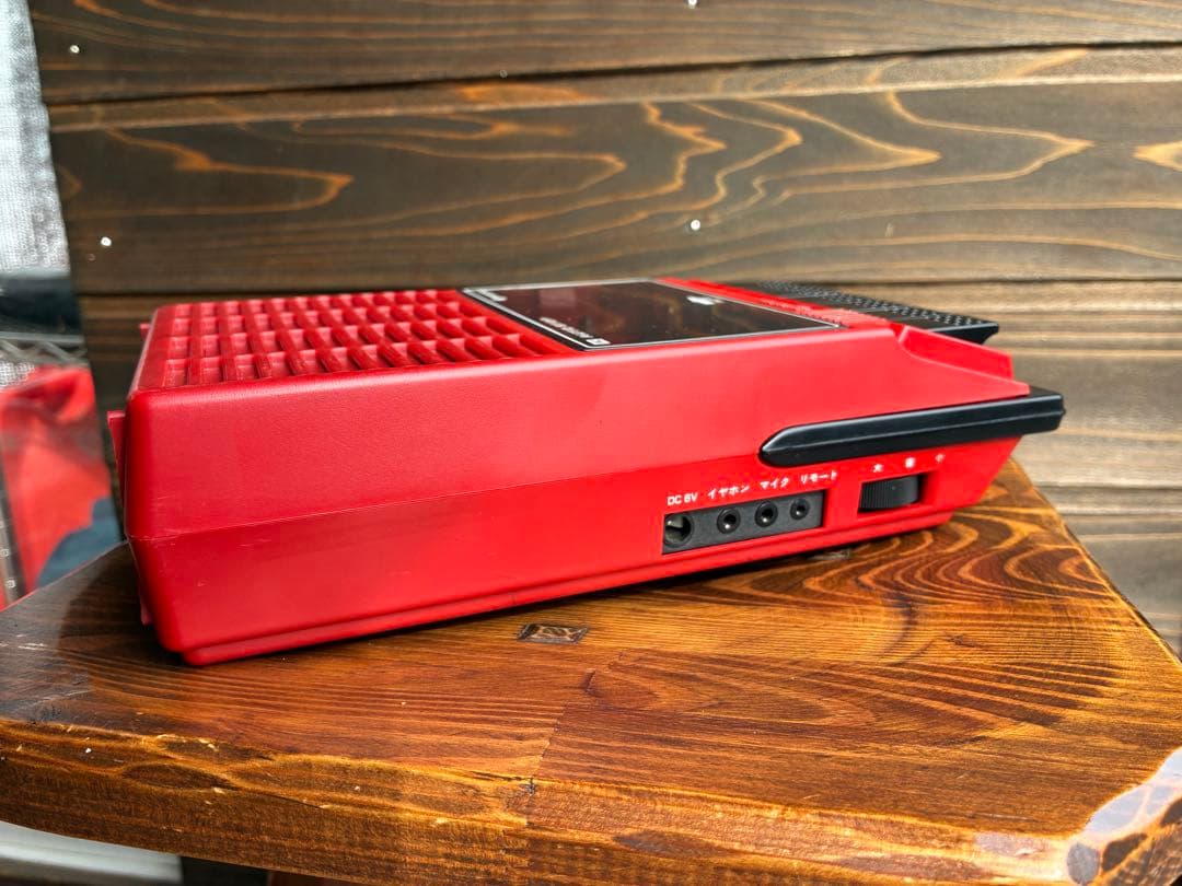 動作品　SANYO MR-2200 カセットレコーダー　赤 ハンドル付き