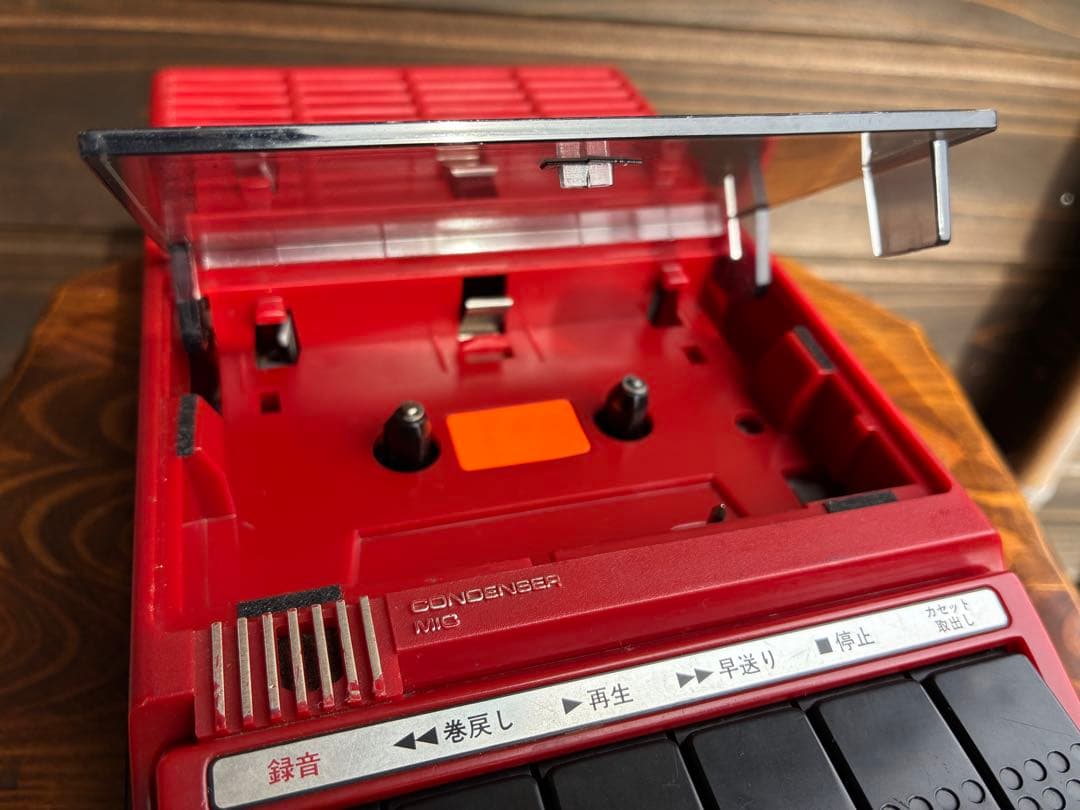 動作品　SANYO MR-2200 カセットレコーダー　赤 ハンドル付き