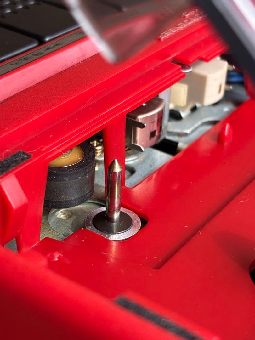 動作品　SANYO MR-2200 カセットレコーダー　赤 ハンドル付き