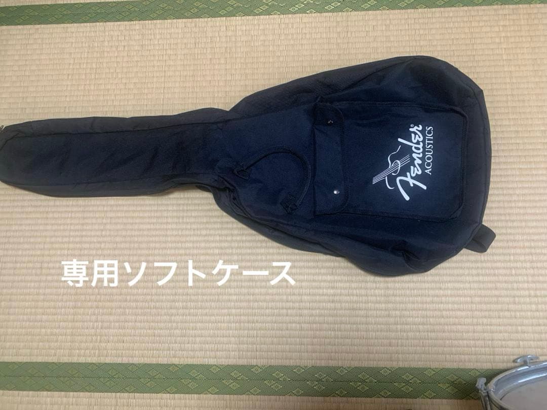 赤いアコースティックギター エレクトリック機能付き