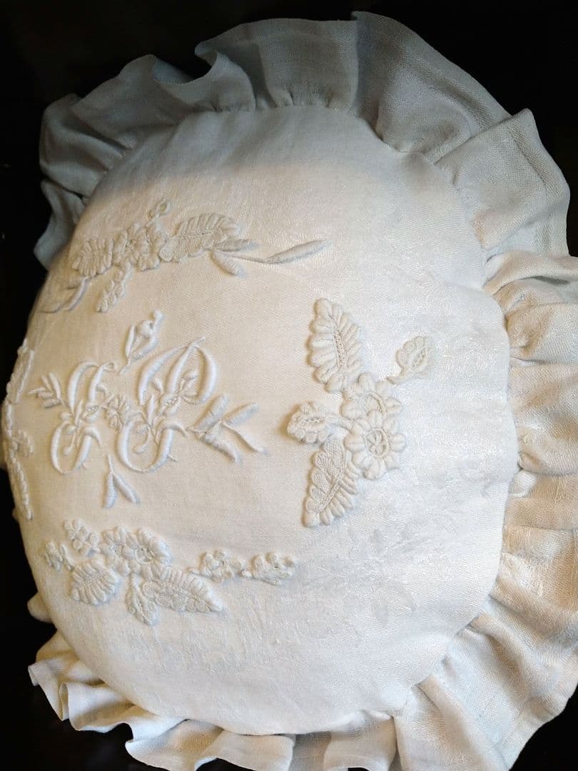 ★フランスアンティーク　クッション　イニシャル刺繍★