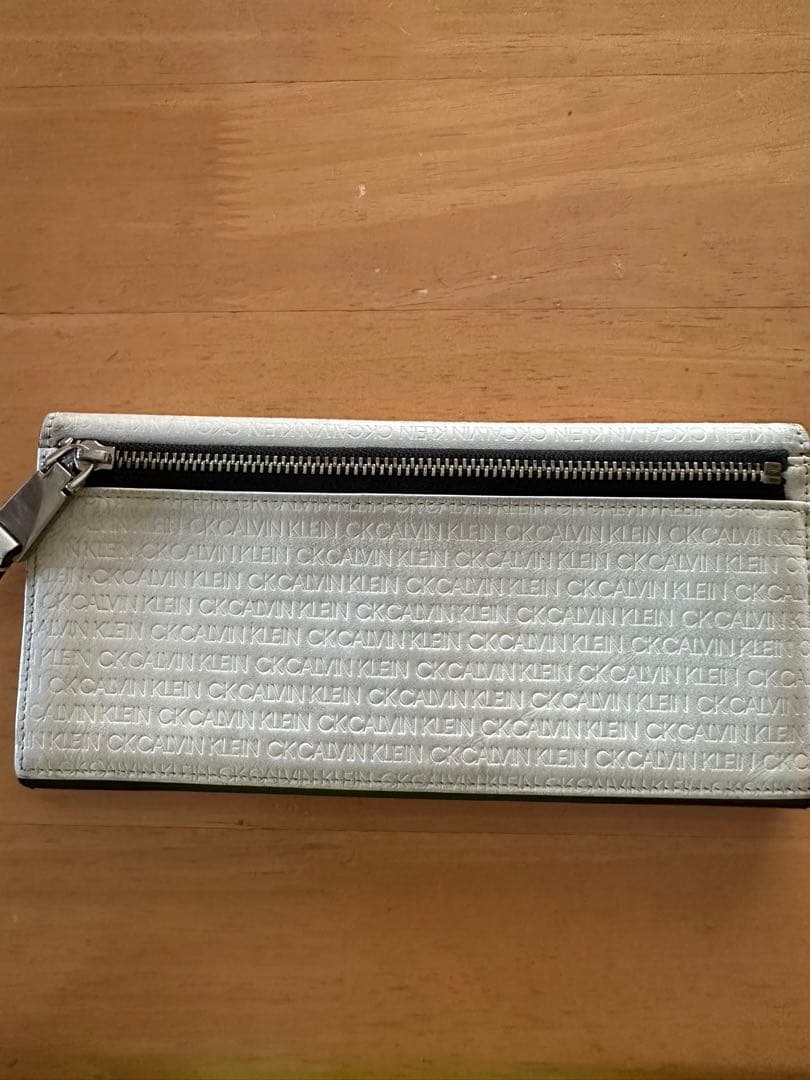 CK  レザーホワイト長財布メンズ