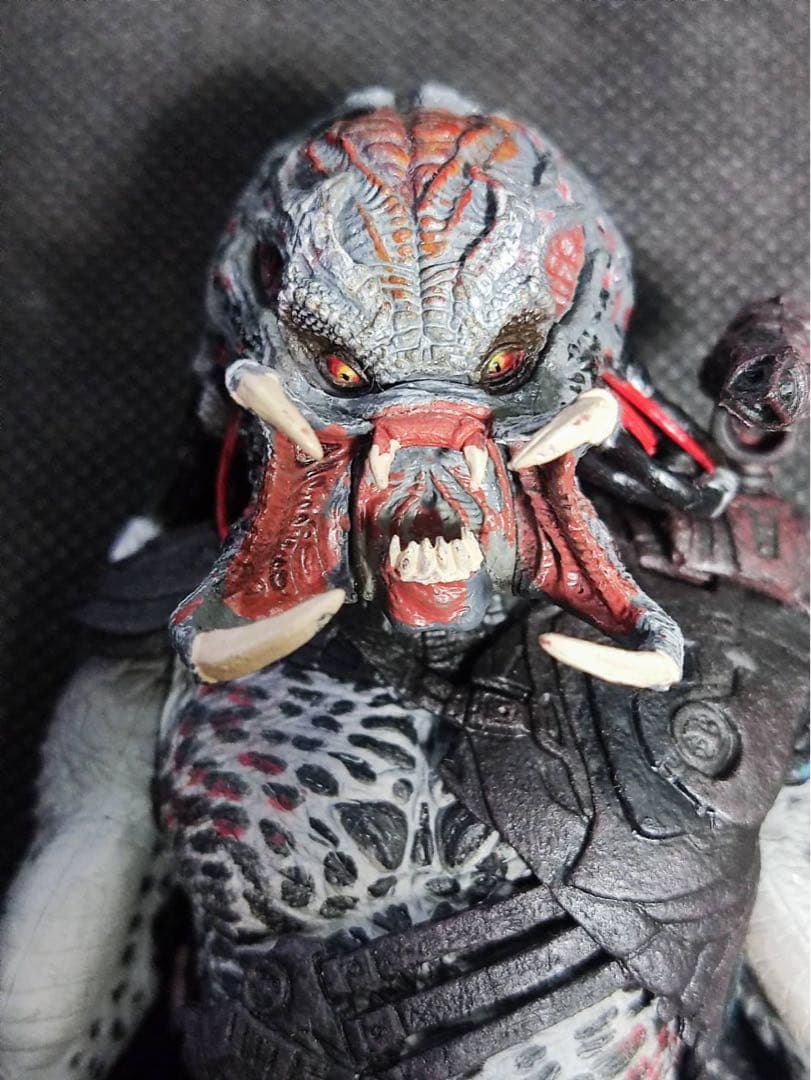 レア　ネカ　NECA バーサーカープレデター アンマスクドVer. プレデターズ