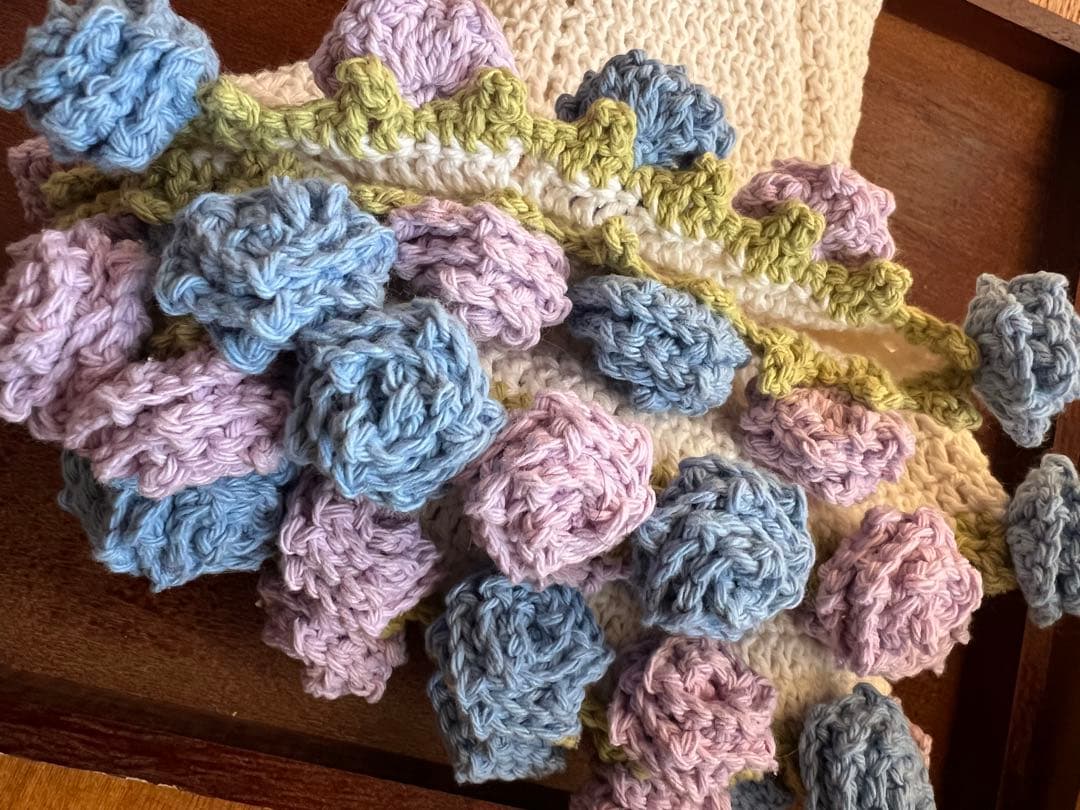 ピンクとブルー2色のバラの花束ブランケット　リボンつき