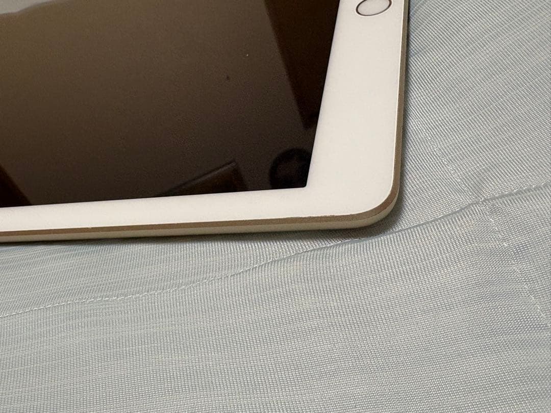 ジャンク品　Apple iPad第5世代 ゴールド 本体のみ32GB