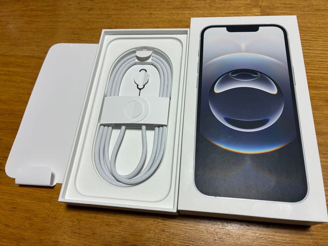 【美品】iPhone16e 128GB ホワイト MD1R4J/A SIMフリー