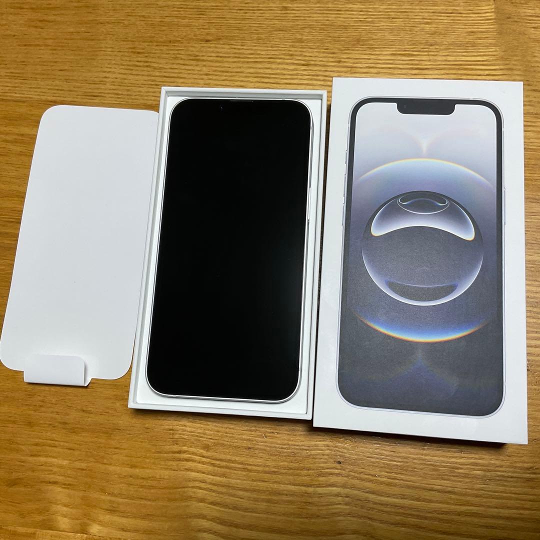 【美品】iPhone16e 128GB ホワイト MD1R4J/A SIMフリー