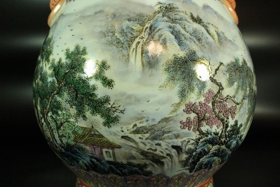 中国美術 色絵粉彩 山水画 題詞 瓶 景徳鎮 書 在銘(K-YC686)