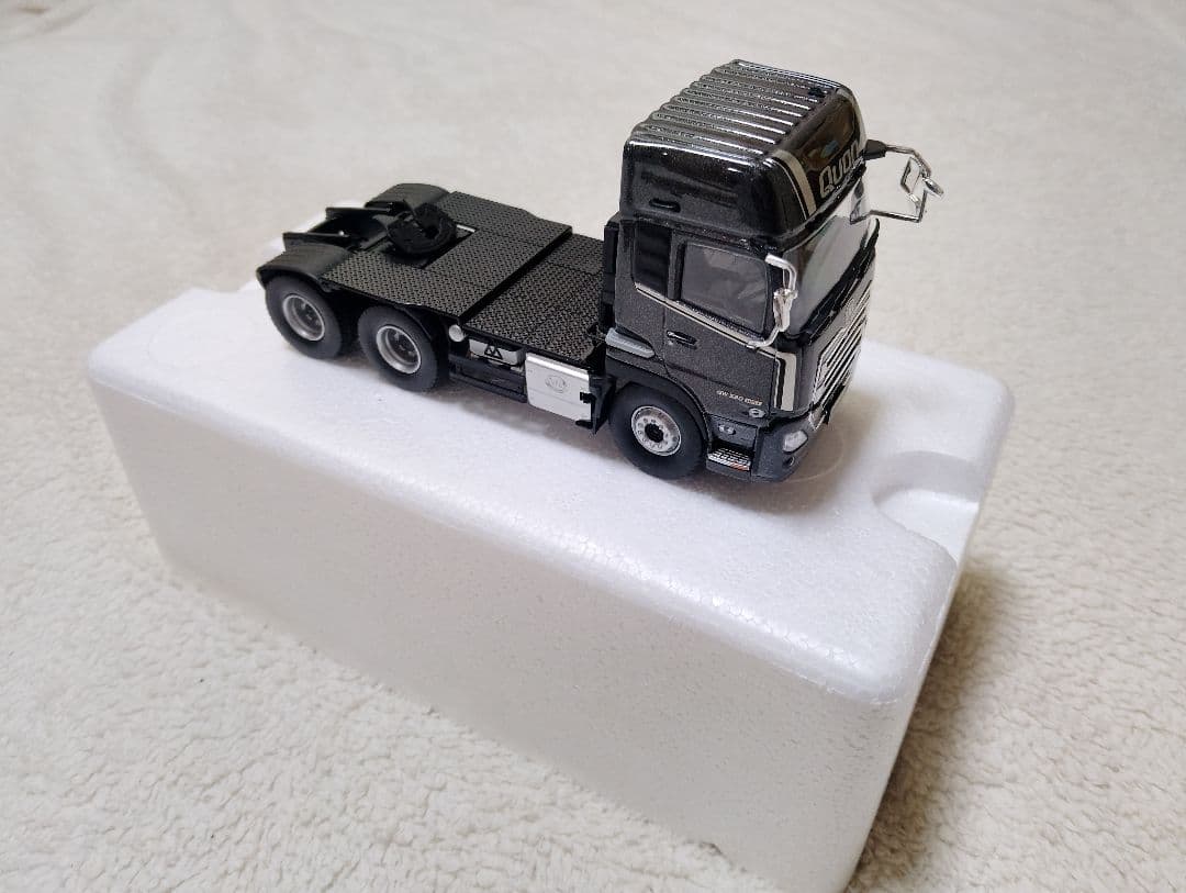 京商 UDトラックス 1/43 クオン GW 530 トラクターヘッド