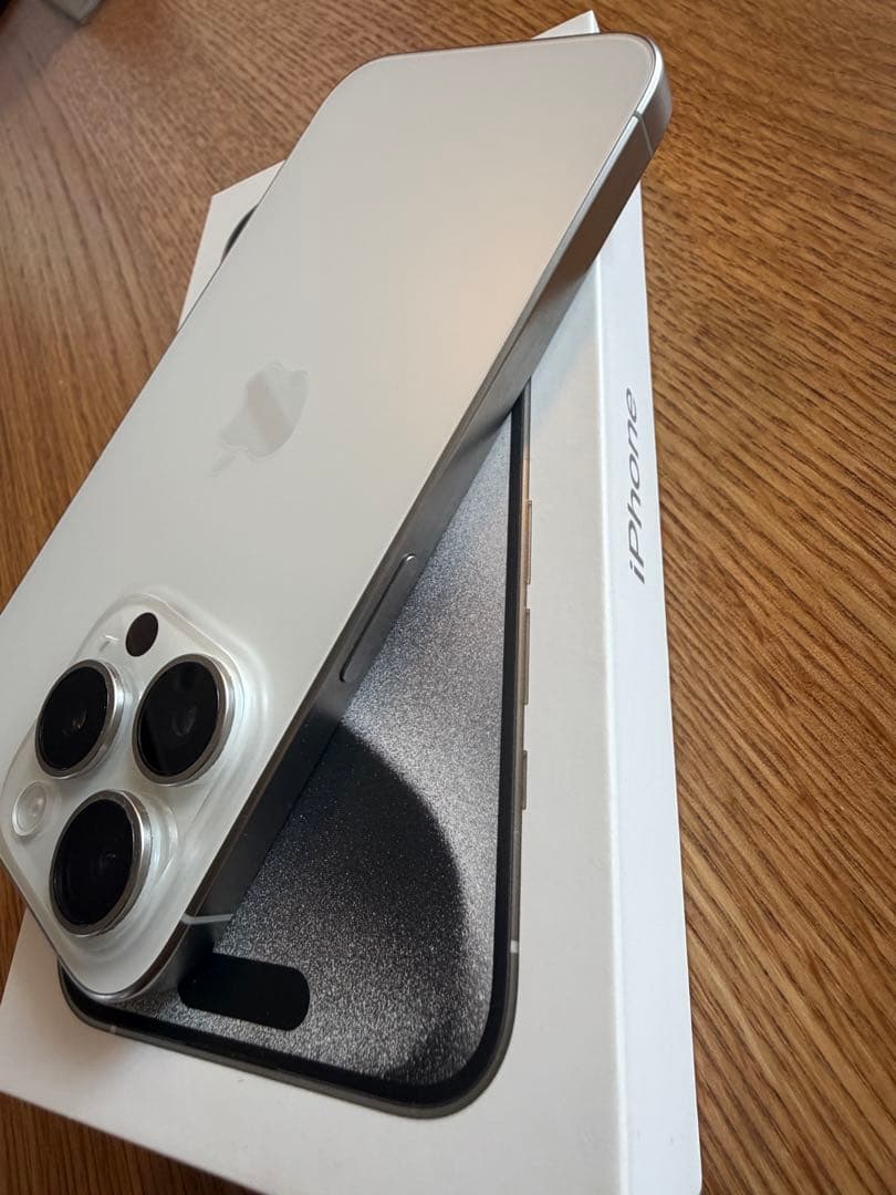 Apple iPhone15pro 256GB ホワイトチタニウム 本体