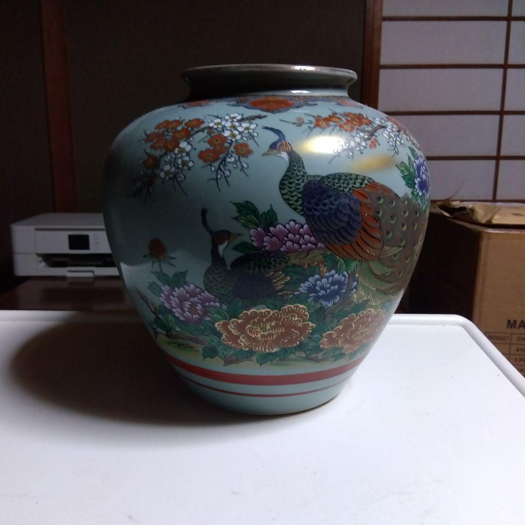 孔雀と花の青色陶器花瓶