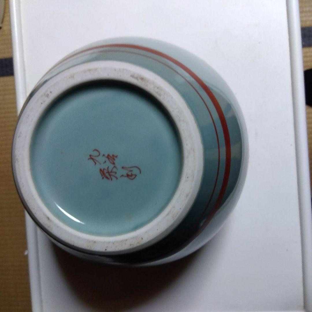 孔雀と花の青色陶器花瓶