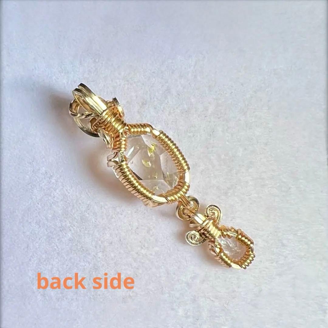 天然石　オイルインクォーツ＆テネブレッセンススキャポライト ペントプ　14kgf