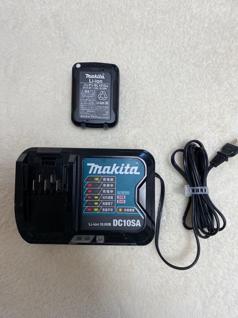 マキタCL107FD 充電式クリーナー 充電器　バッテリー 紙パック7個付き