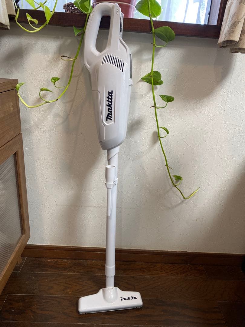 マキタCL107FD 充電式クリーナー 充電器　バッテリー 紙パック7個付き