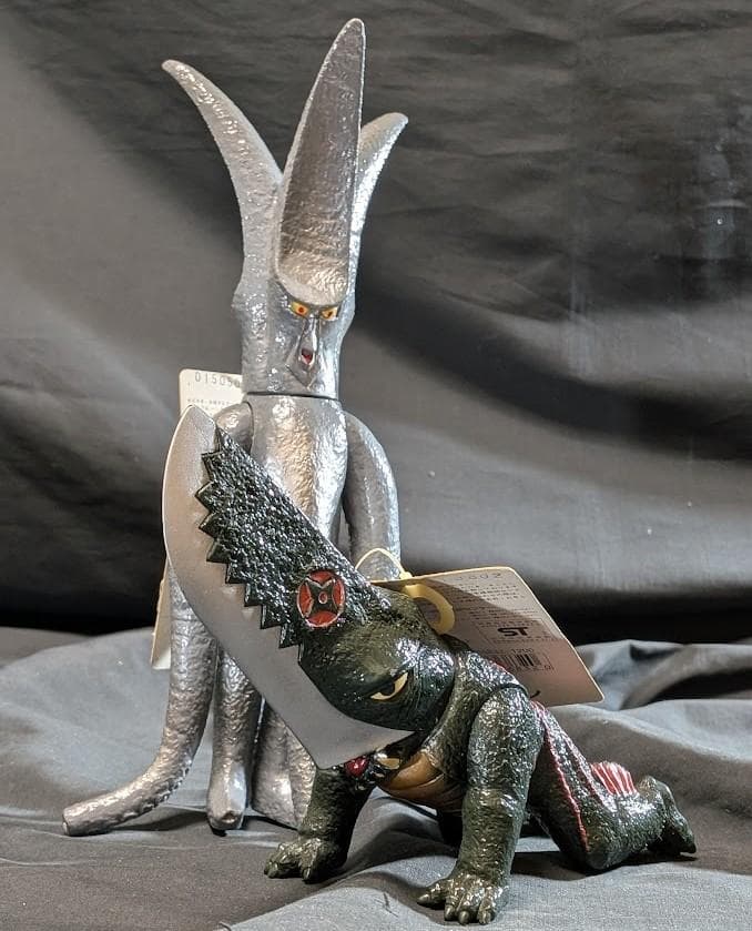 ギロン＆バイラス 昭和ガメラ登場怪獣（バンダイ）タグ付ソフビフィギュア２体セット