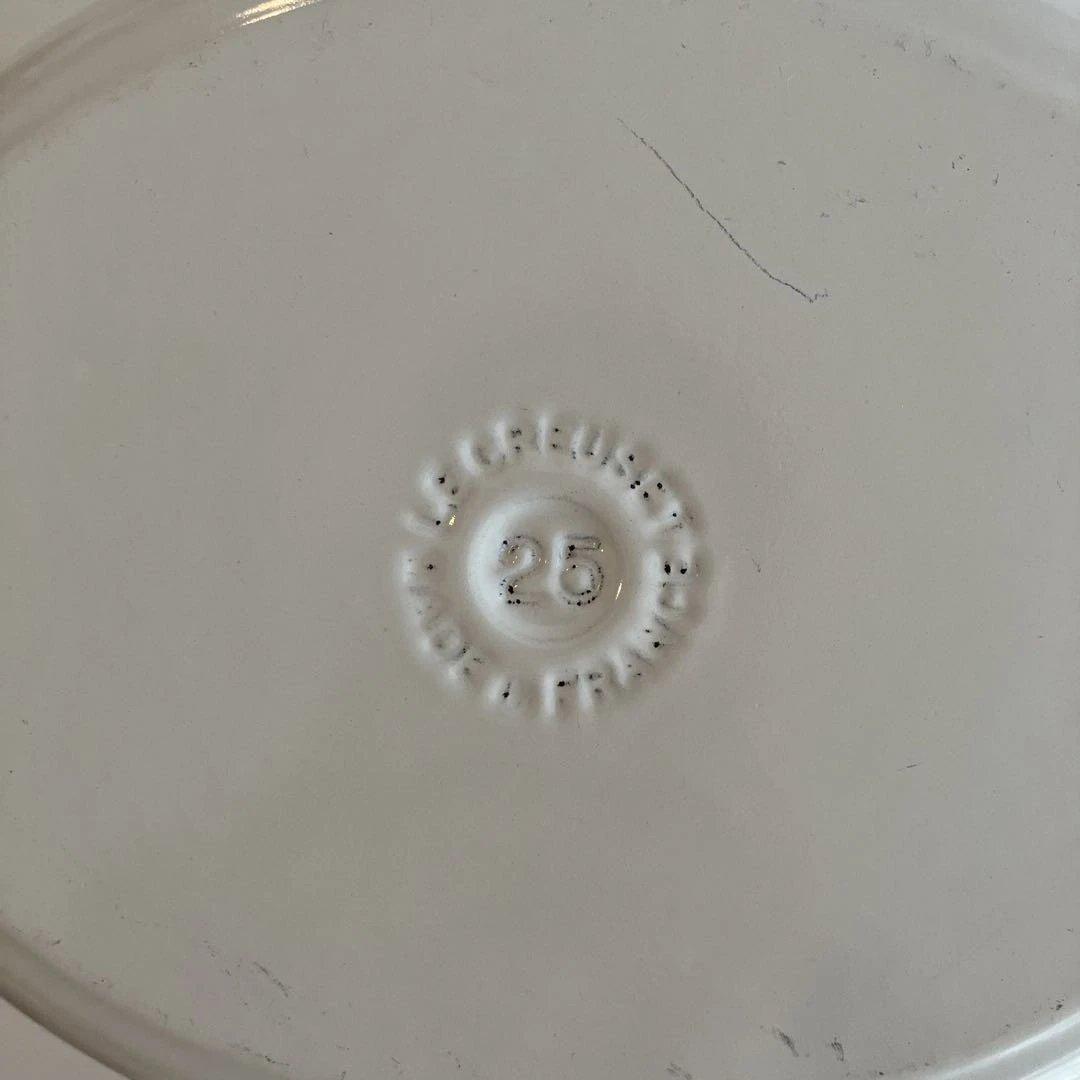 LE CREUSET（ル・クルーゼ）ココット・オーバル 25cm ホワイト