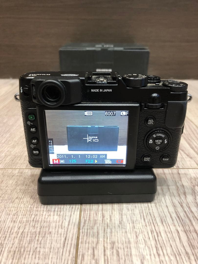 【美品　箱付属品全て有】FUJIFILM X10 デジタルカメラ 本体
