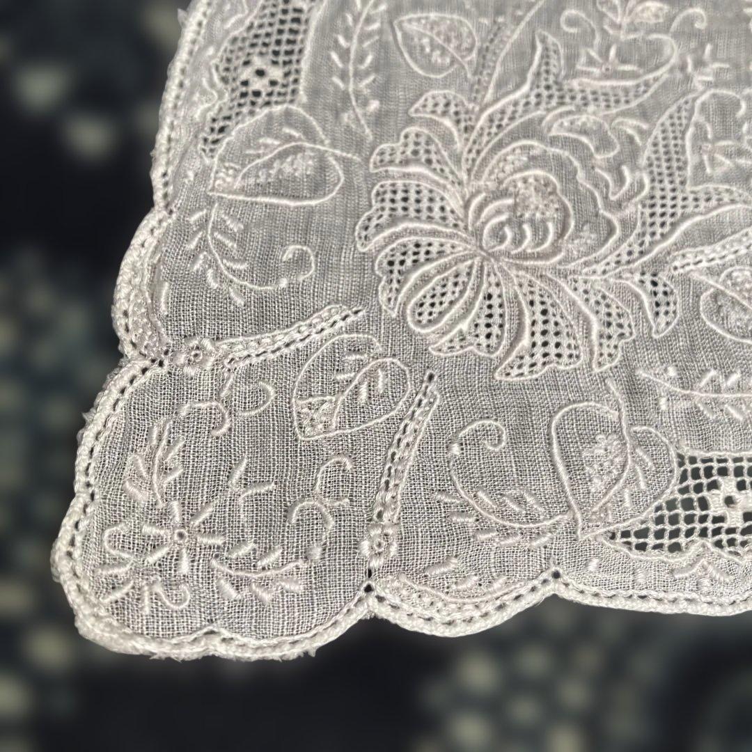 スワトウ　手刺繍　ヴィンテージ 白　ハンカチ　中国製　(103)