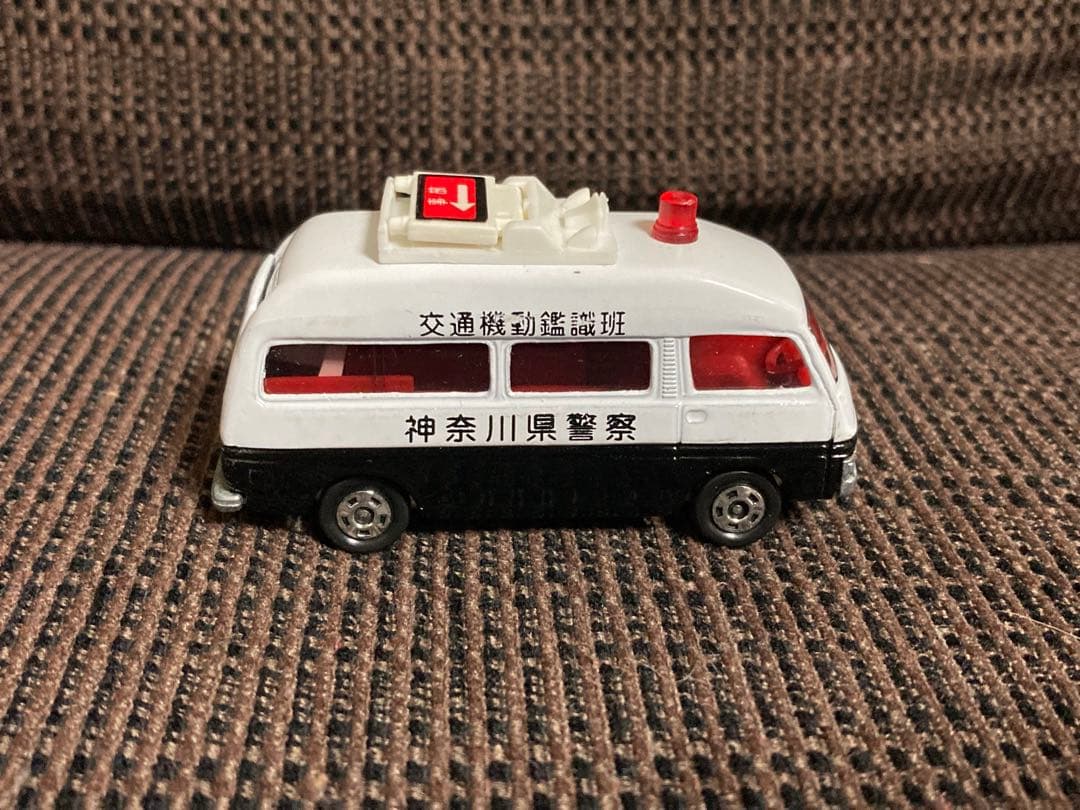トミカ キャラバン パトロールカー 神奈川県警 交通機動鑑識班 特注 (中国製)