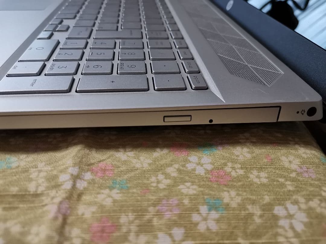HP パビリオン15価格.com限定メモリ8GB&128 SSD+1TB HDD