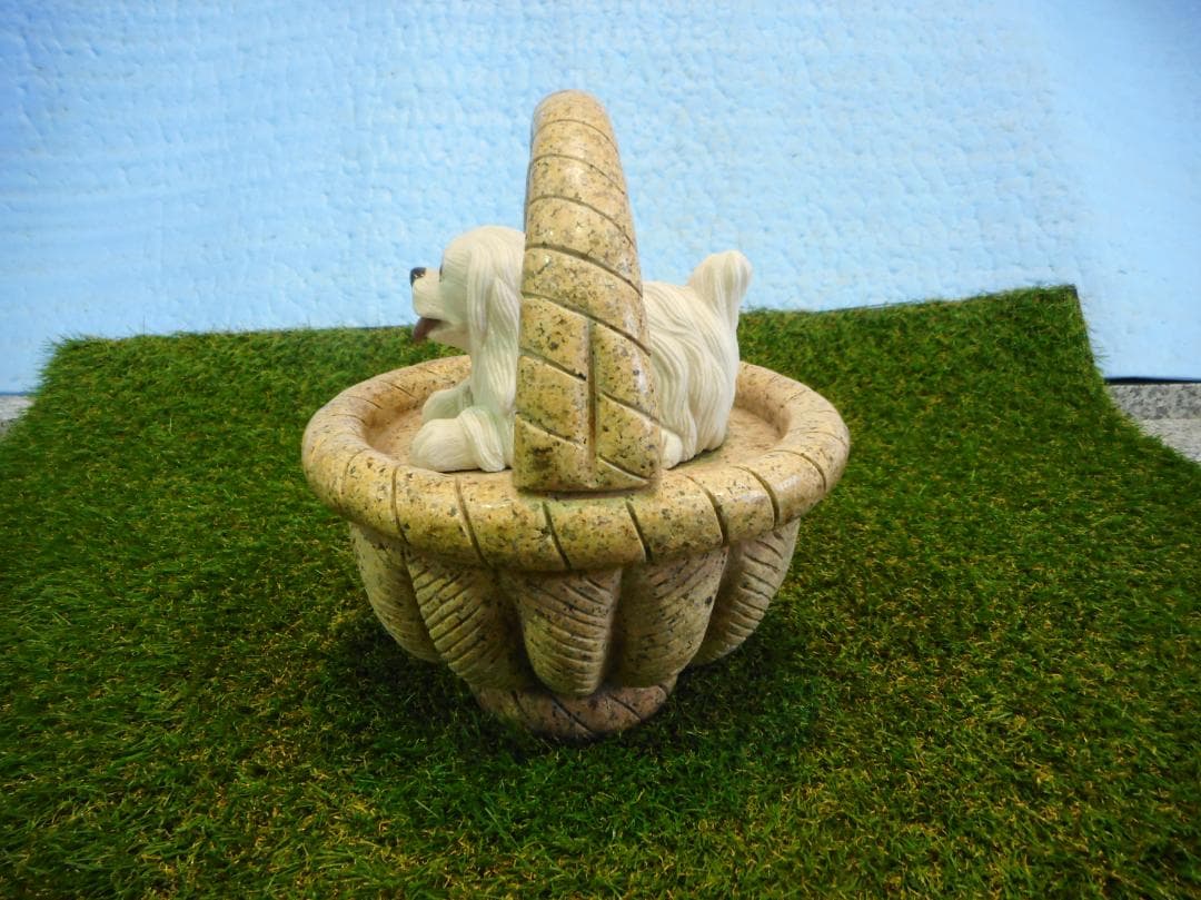 かごの犬石材彫刻品