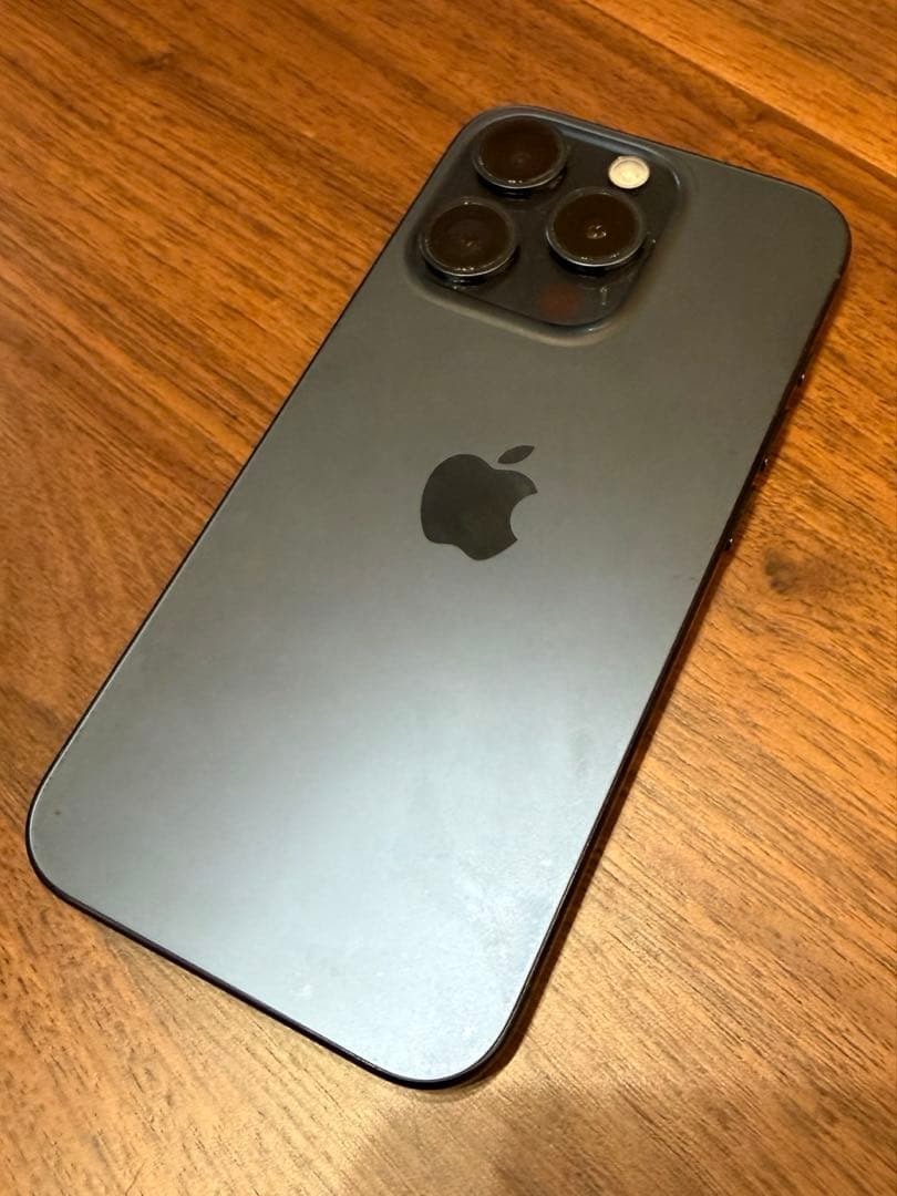 iPhone15Pro ブルー
