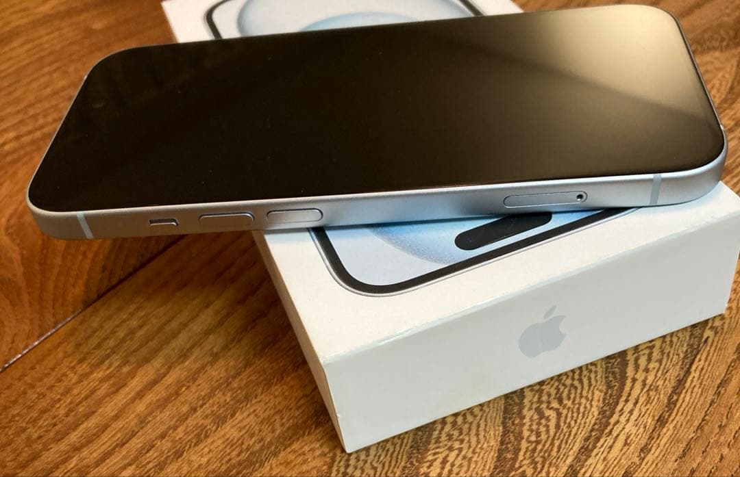 iPhone15 256GB ブルー 美品 SIMフリー ケーブル未使用品