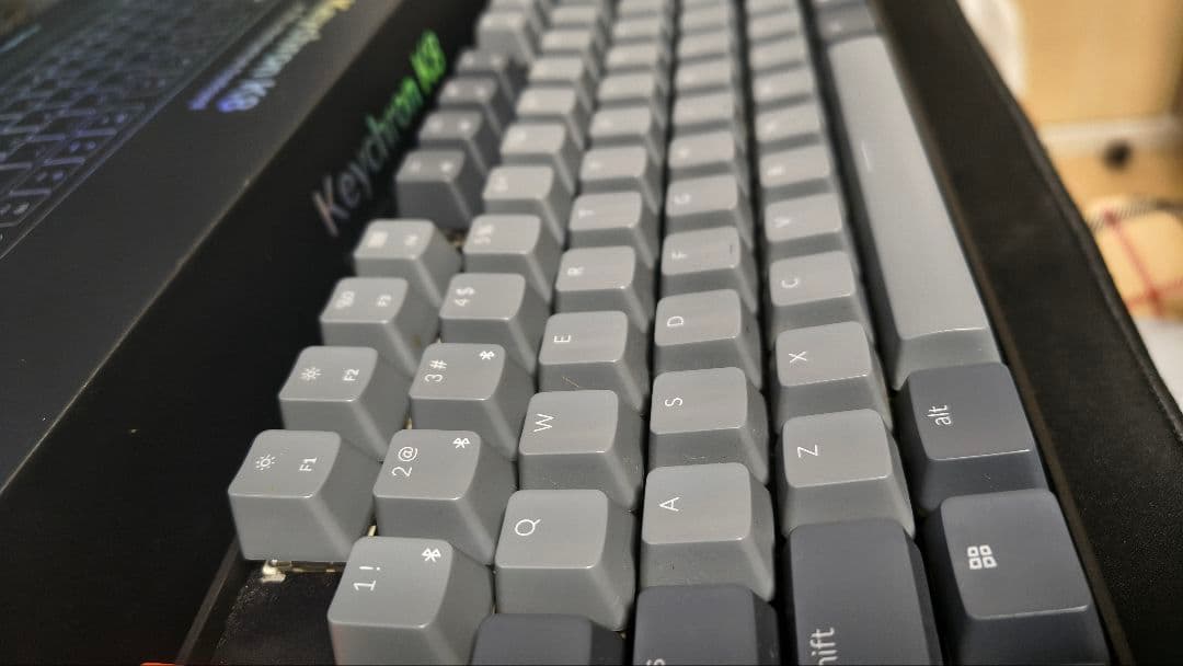 Keychron K8 ワイヤレス・メカニカルキーボード 日本語配列 付属品完備