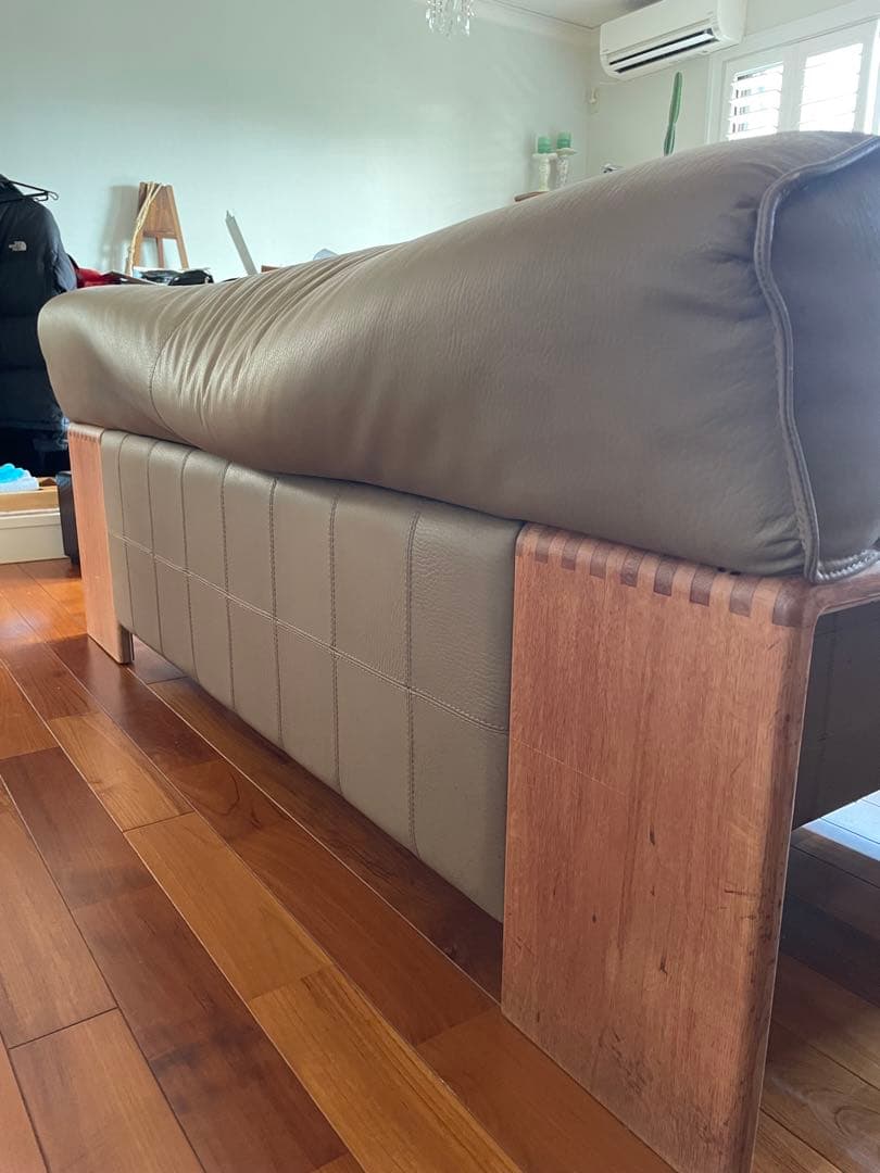 カンディハウス　ヴィンテージ　ベージュの2人掛けソファ