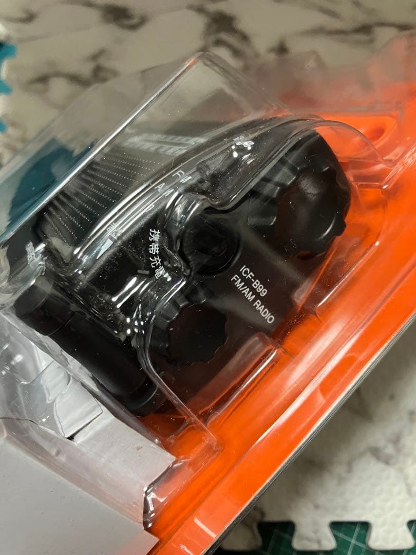 ★SONY ICF-B99 FM/AMラジオ。ソーラー＆手回し充電ラジオ。未使用