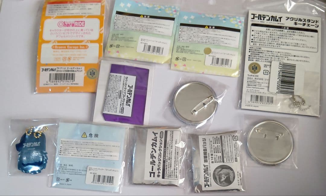 ゴールデンカムイ アシㇼパ 11点 アクリルスタンドキーチェーン 缶バッジ