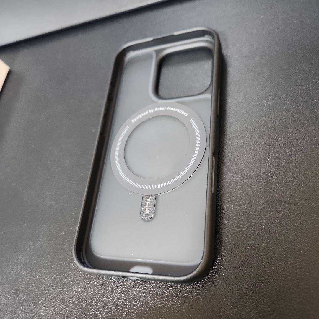 iPhone 16 Pro 本体 + Anker製スマホケース