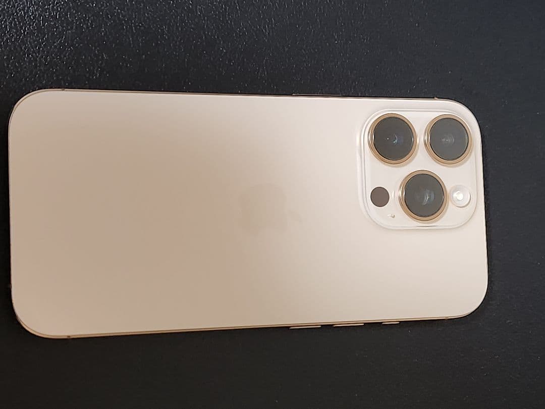 iPhone 16 Pro 本体 + Anker製スマホケース