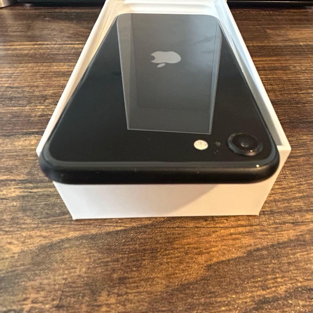 【値下げ】Apple iPhone SE 第2世代 ブラック 本体