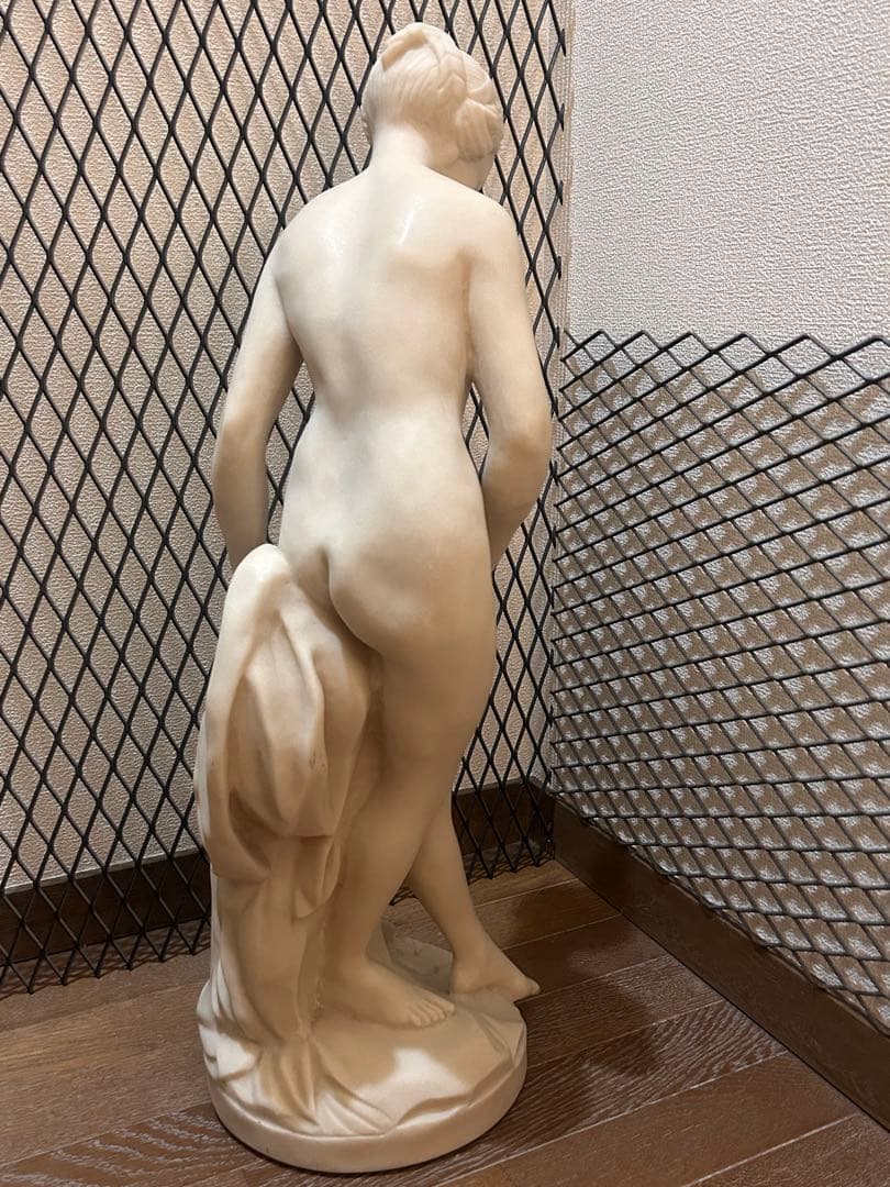 西洋彫刻 水浴する女 女神像 裸婦像 ヴィーナス　大理石調　 高さ約61cm