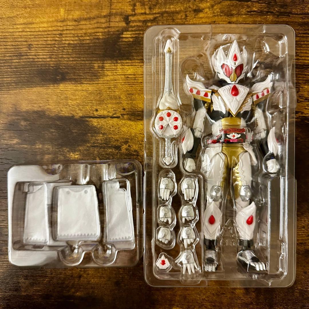 t*i様 【S.H.Figuarts】仮面ライダーガヴ ケーキングフォーム