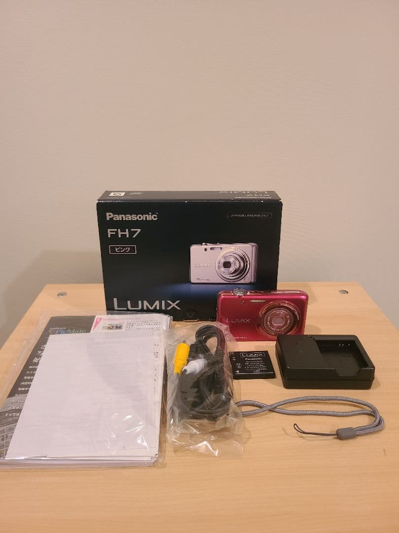 新品同様 Panasonic Lumix DMC-FH7 ピンク