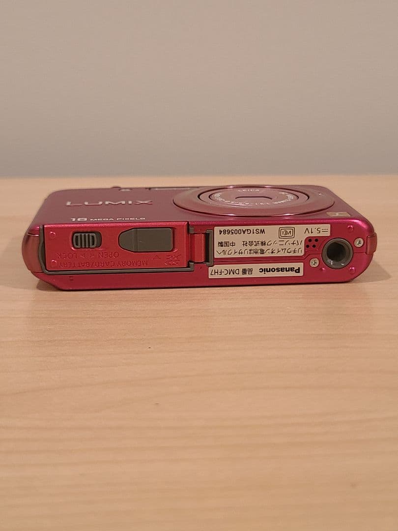 新品同様 Panasonic Lumix DMC-FH7 ピンク