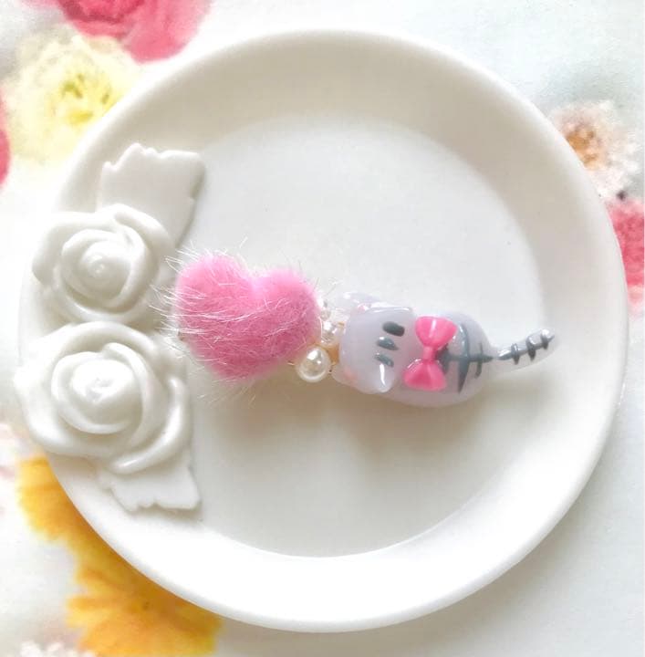 じゃれねこチャンとハート　ヘアクリップ　サバトラ
