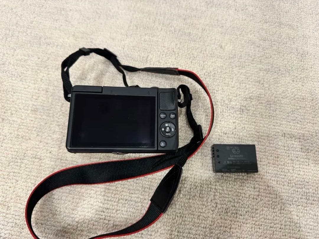 Canon EOS M100 ダブルレンズキット　美品