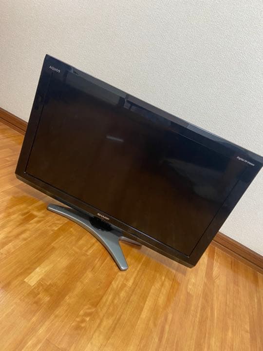 SHARP AQUOS E E7 LC-32E7-B シャープ　アクオス　テレビ
